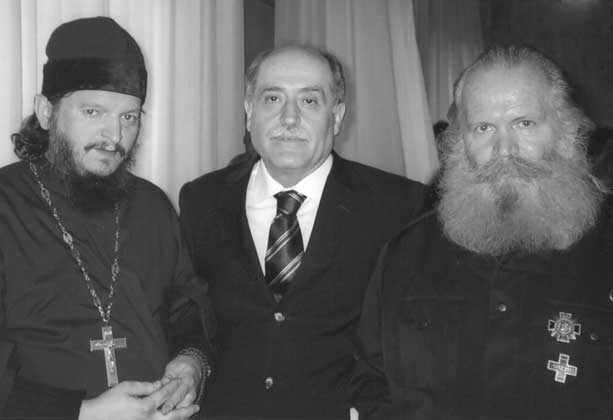 слева направо: игумен о. Кирилл (Сахоров), посол Сербии и Черногории в Москве Милан Рочен и Л.Д. Симонович-Никшич